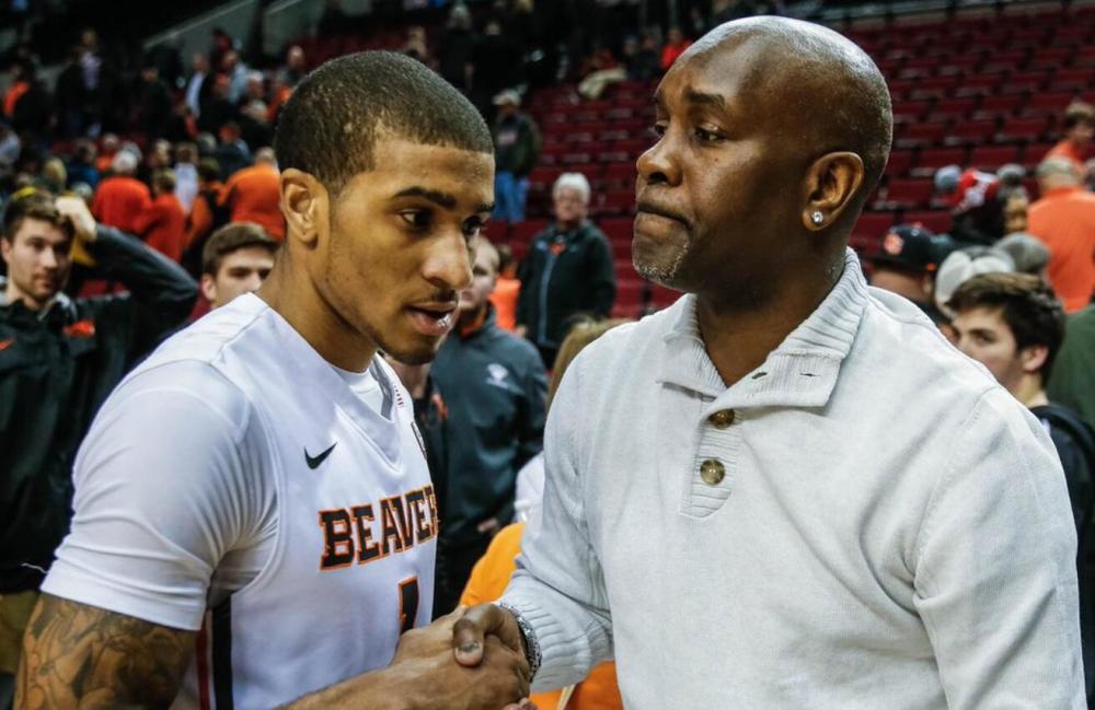 脸上洋溢着 脸上洋溢着